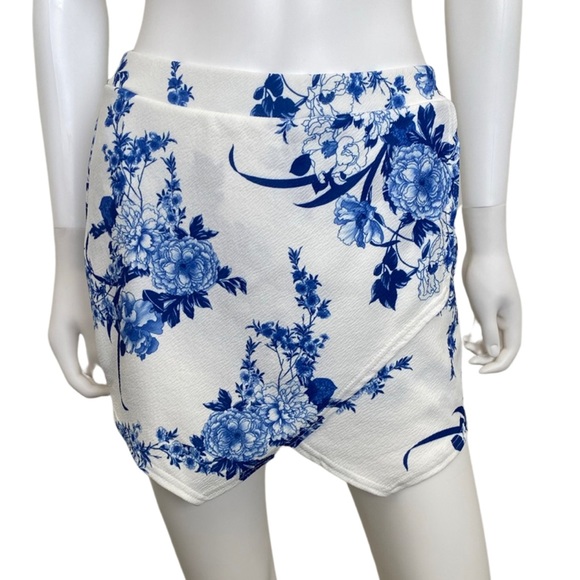 Nia Porcelain Print Crepe Mini Skort - Picture 3 of 11